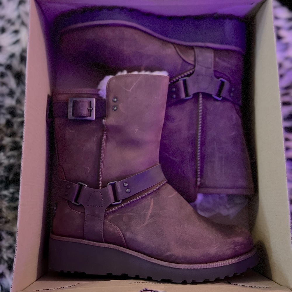 UGG Maddox Size 6 - Brown with white fur